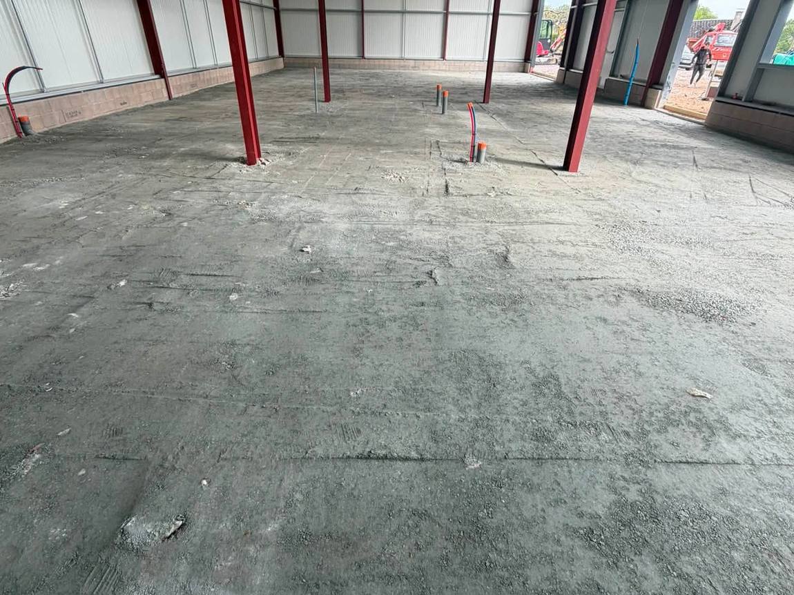 Dallage béton d'un bâtiment neuf réalisé par BAT & CO Construction